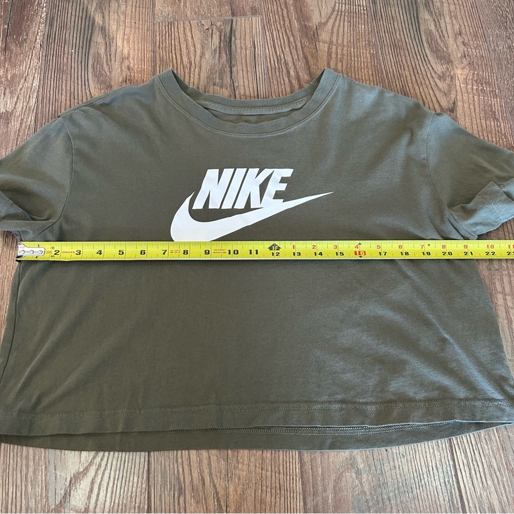 Nike Loose Fit Crop Top T-Shirt Olive Green & White Large - Picture 4 of 9
